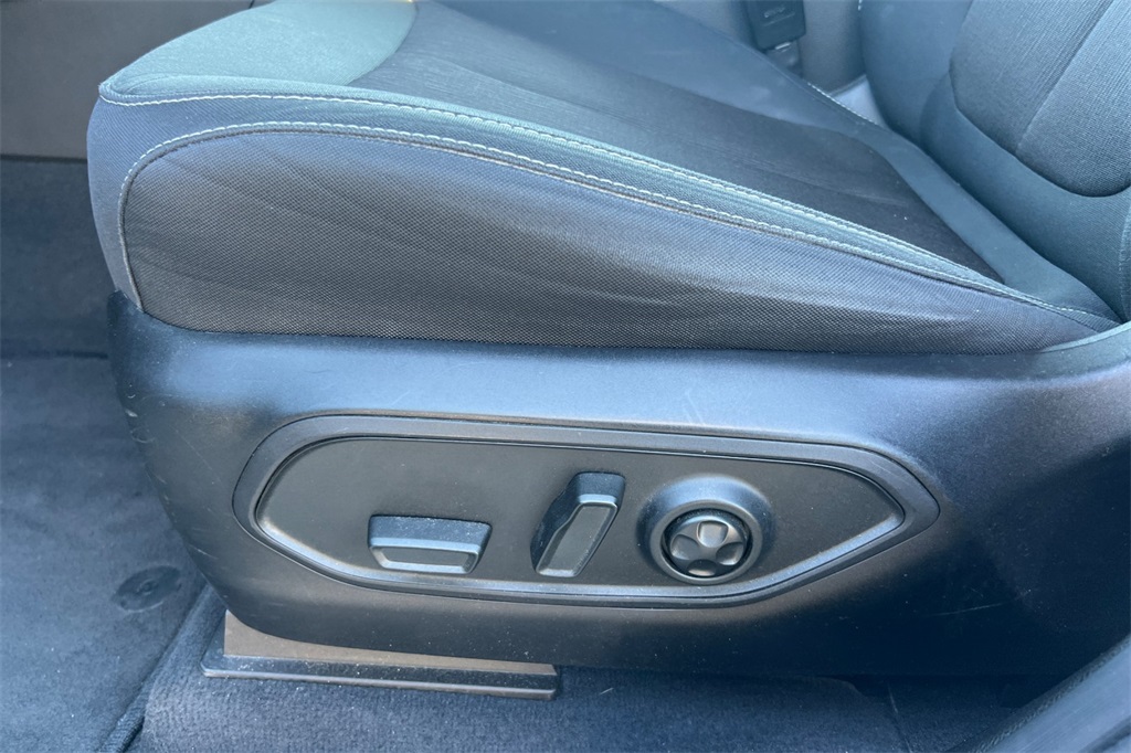 2023 Jeep Grand Cherokee Laredo photo 14