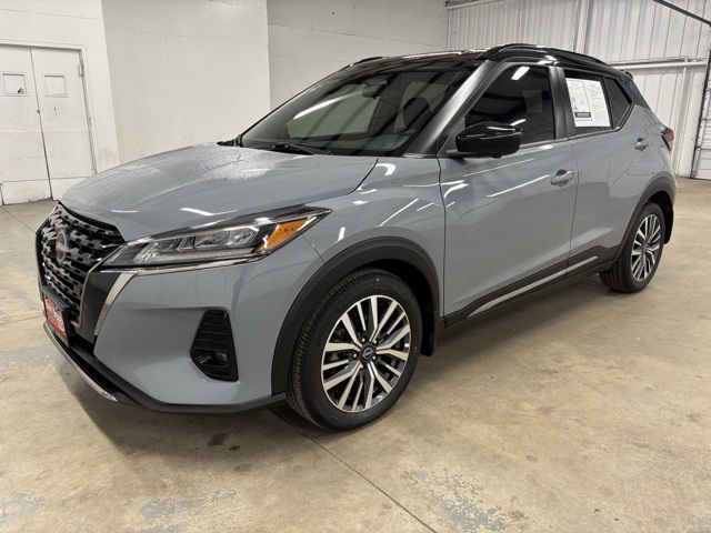 2024 Nissan Kicks SR photo 3
