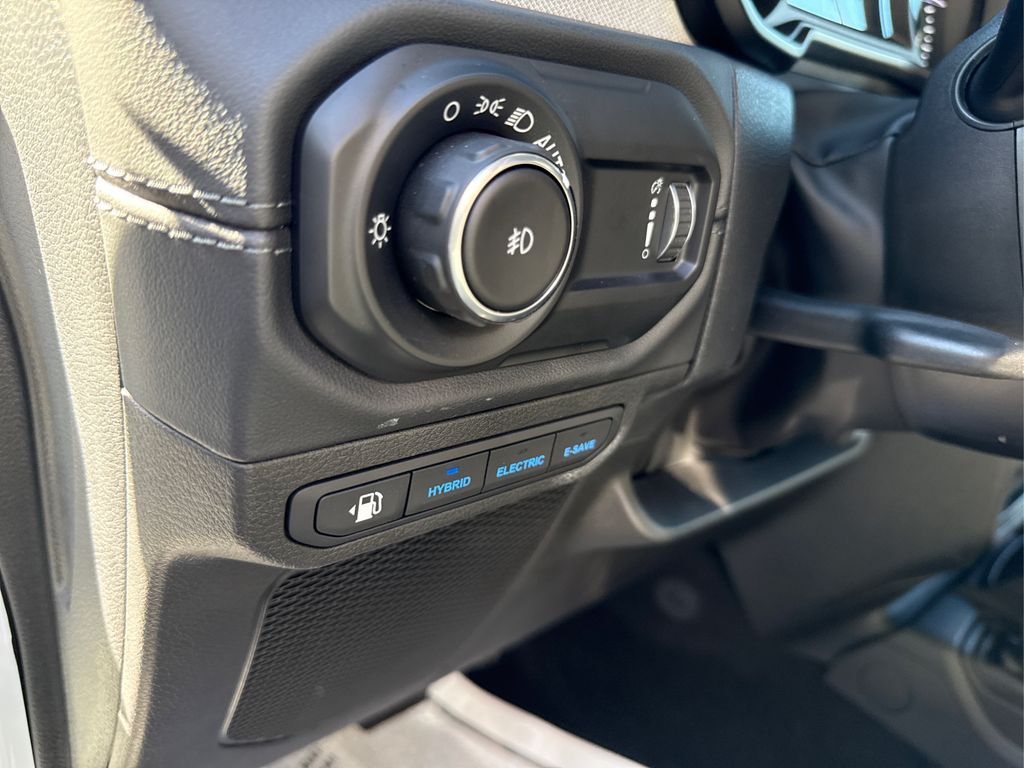 2024 Jeep Wrangler Sahara 4xe photo 28