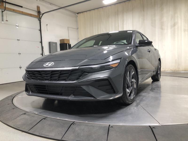 2025 Hyundai Elantra SEL Sport photo 3