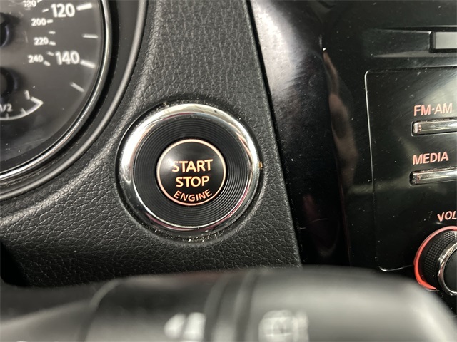2017 Nissan Rogue SV photo 14