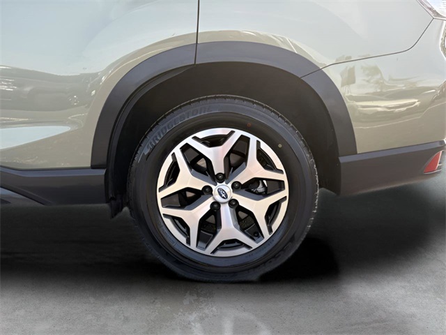 2021 Subaru Forester Premium photo 16