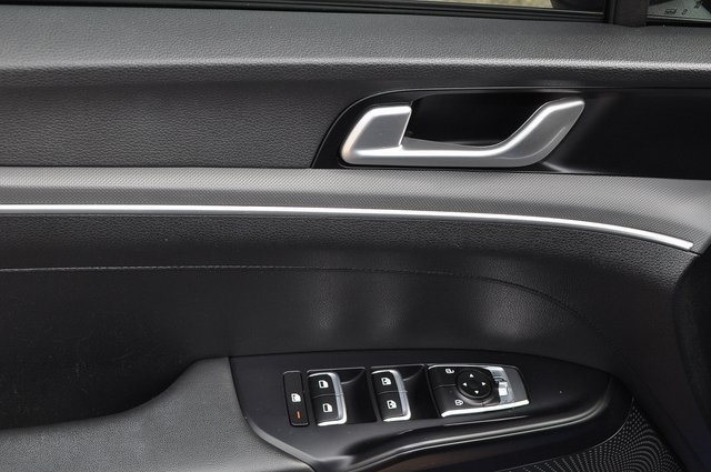 2022 Kia K5 GT-Line photo 12