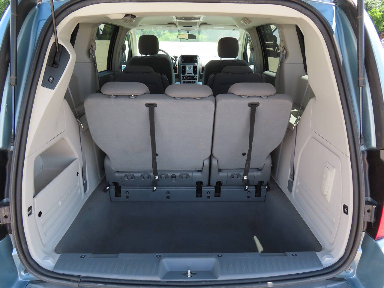 2009 Chrysler Town & Country Touring photo 7
