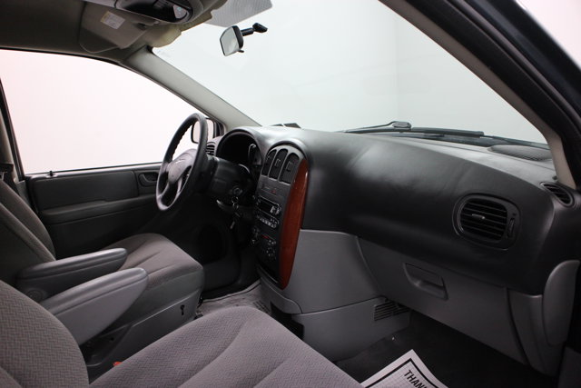 2007 Chrysler Town & Country LX photo 28