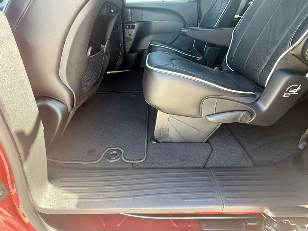 2025 Chrysler Pacifica Limited photo 27