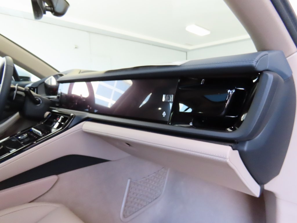 2024 Porsche Panamera 4 photo 8