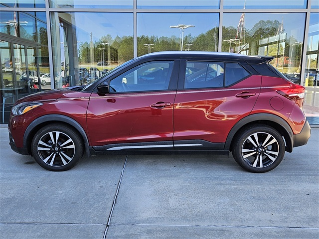 2020 Nissan Kicks SR photo 2