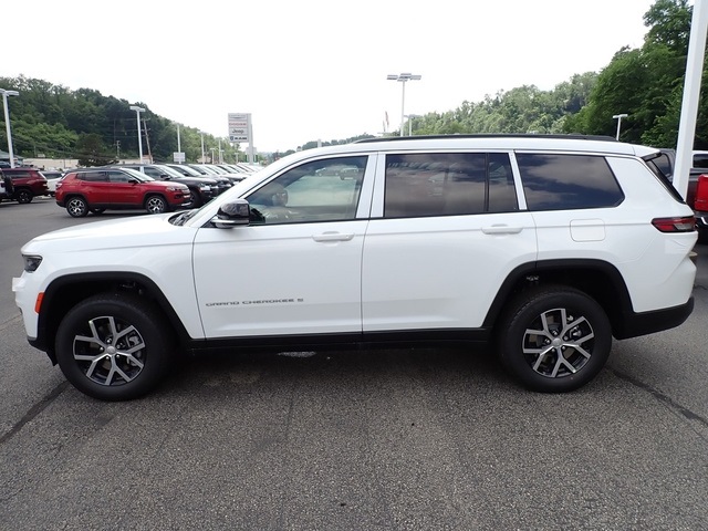 2025 Jeep Grand Cherokee Limited photo 2