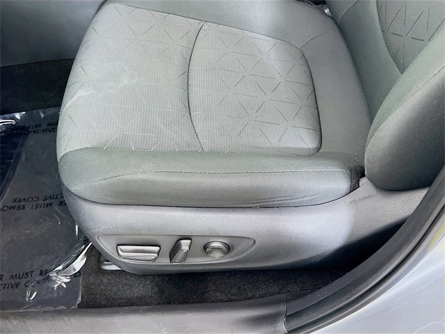 2024 Toyota RAV4 XLE photo 12