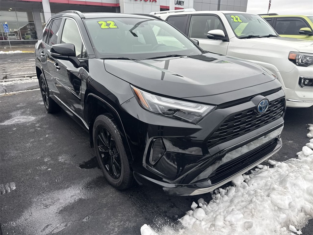 2022 Toyota RAV4 SE's photo