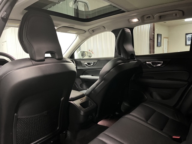 2024 Volvo V60 Cross Country B5 Plus photo 7