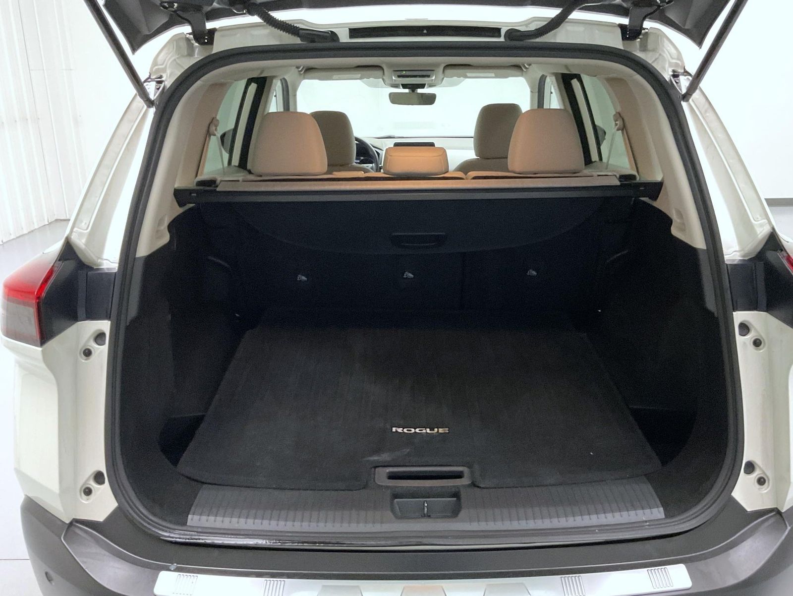 2022 Nissan Rogue SV photo 21