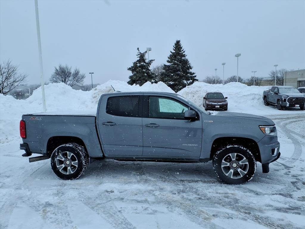 Used 2018 Chevrolet Colorado Z71 with VIN 1GCPTDE10J1174435 for sale in Burnsville, Minnesota