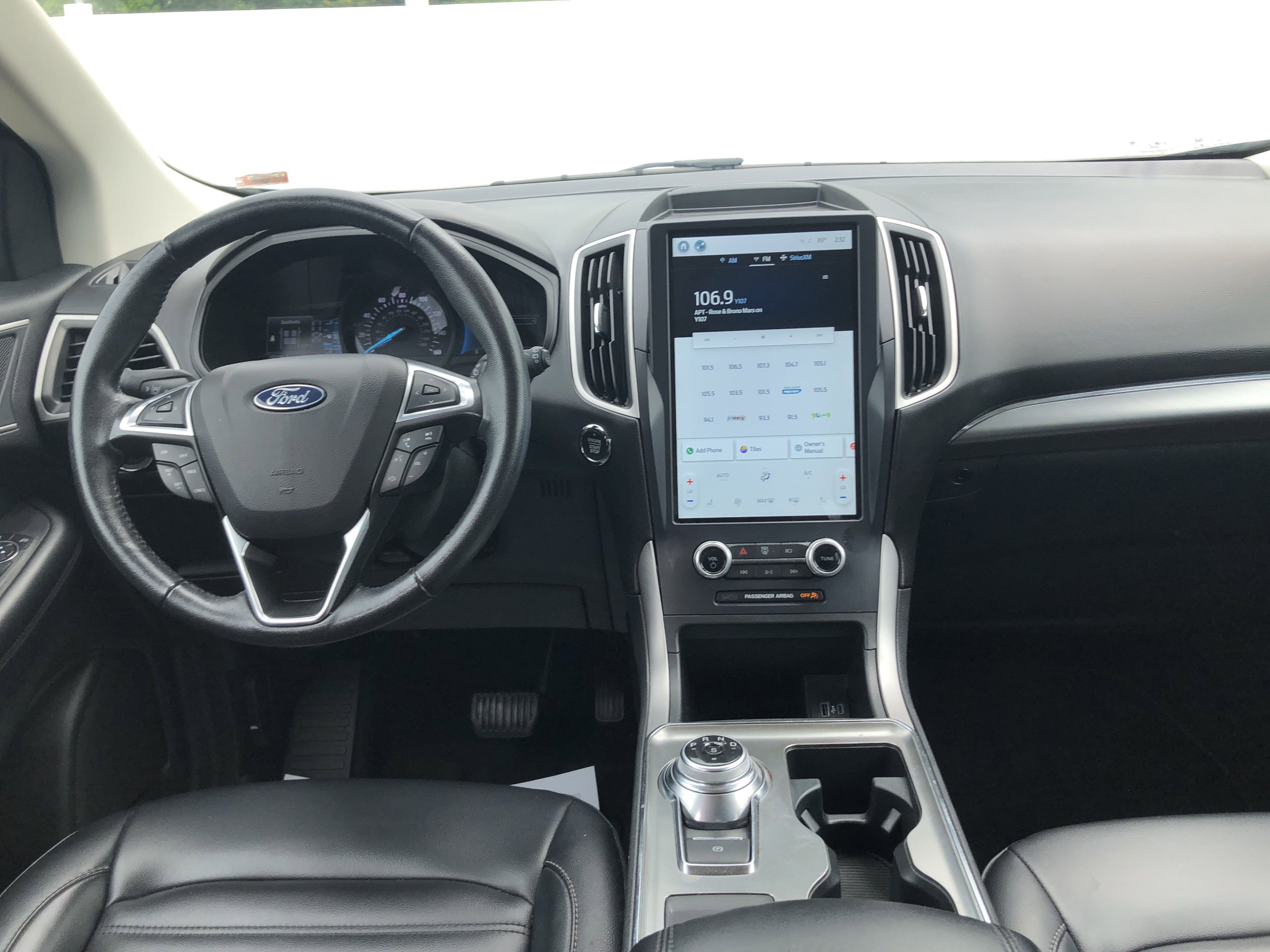 2022 Ford Edge SEL photo 13