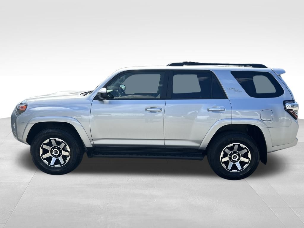 2024 Toyota 4Runner TRD Off-Road photo 3