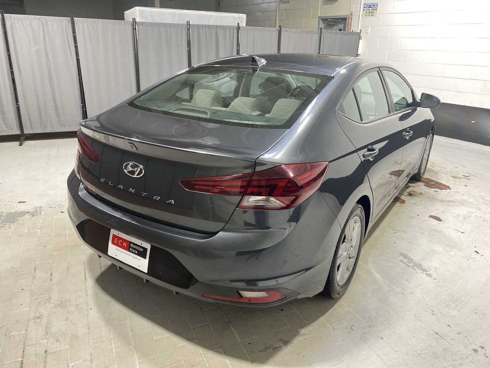 2020 Hyundai Elantra SEL photo 23