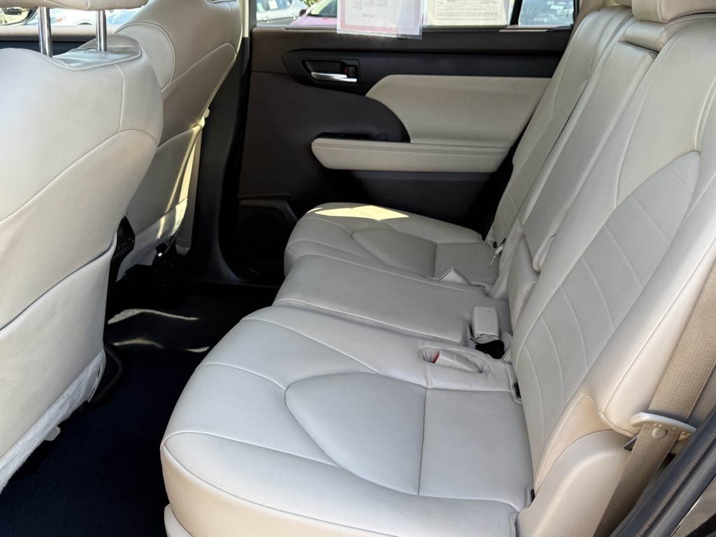 2022 Toyota Highlander XLE photo 28