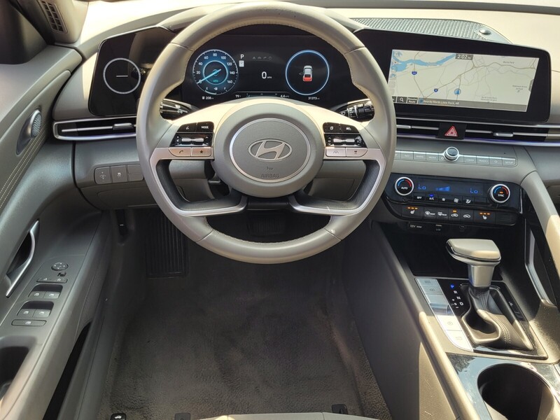 2024 Hyundai Elantra SEL photo 7