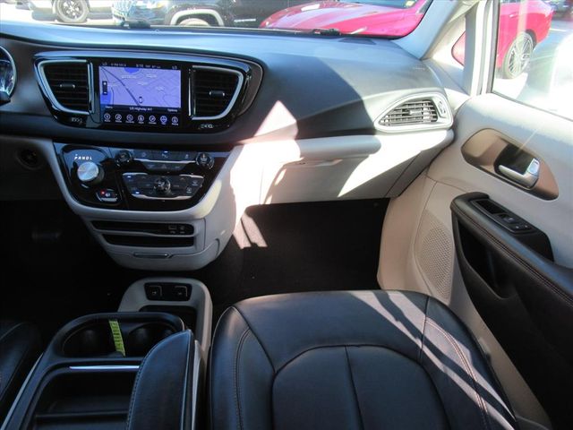 2017 Chrysler Pacifica Touring L photo 12
