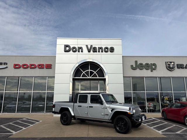 2023 Jeep Gladiator Sport S's photo