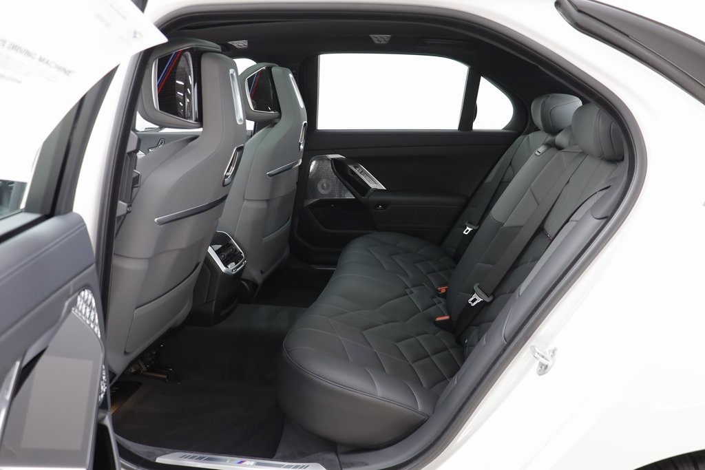 2026 Bmw 750e photo 15