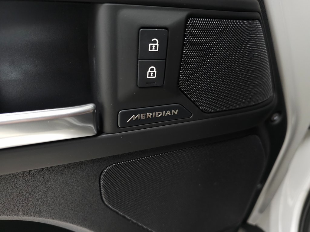 2026 LAND ROVER DEFENDER - Image 12