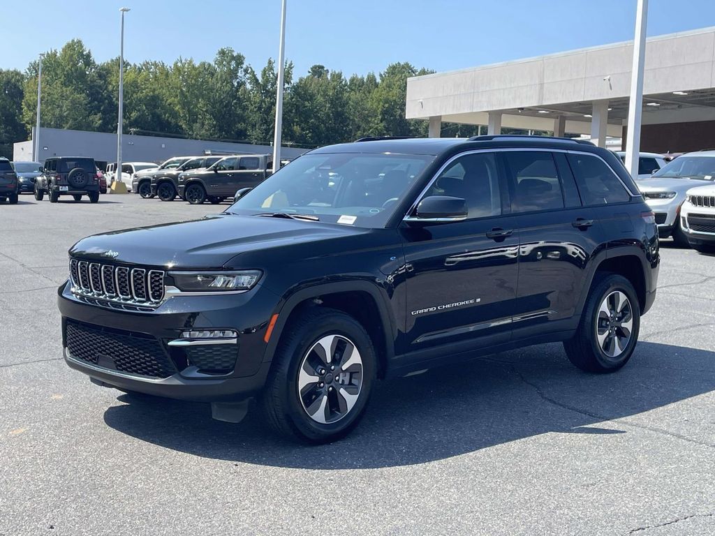 2023 Jeep Cherokee Base photo 3