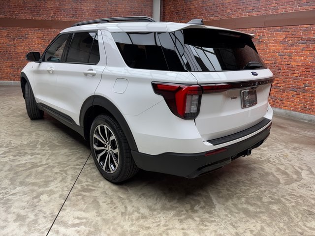 2025 Ford Explorer ST-Line photo 3