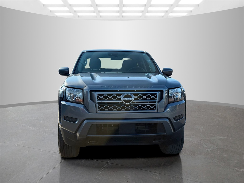 2022 Nissan Frontier SV Crew Cab photo 2