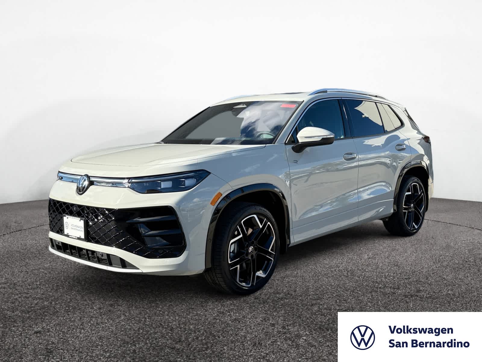 2026 Volkswagen Tiguan SEL R-LINE TURBO's photo