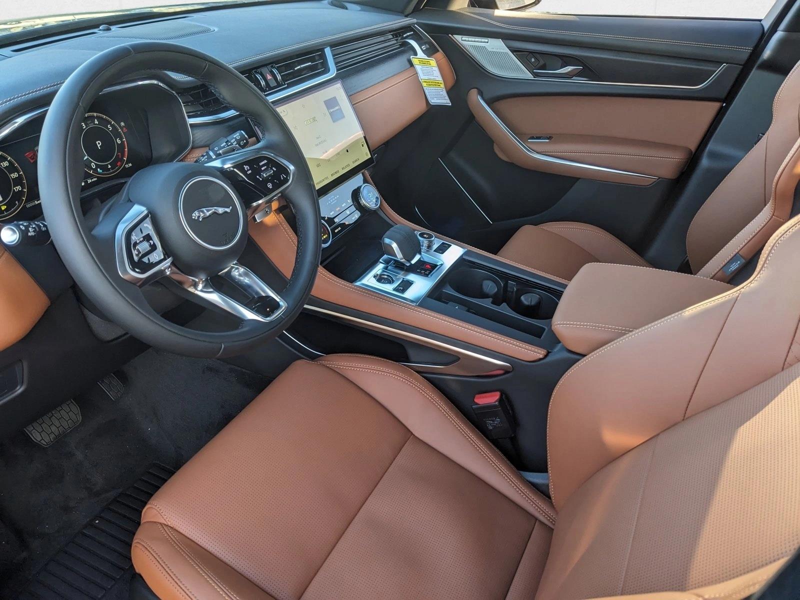 2024 Jaguar F-PACE R-Dynamic S P250 photo 3
