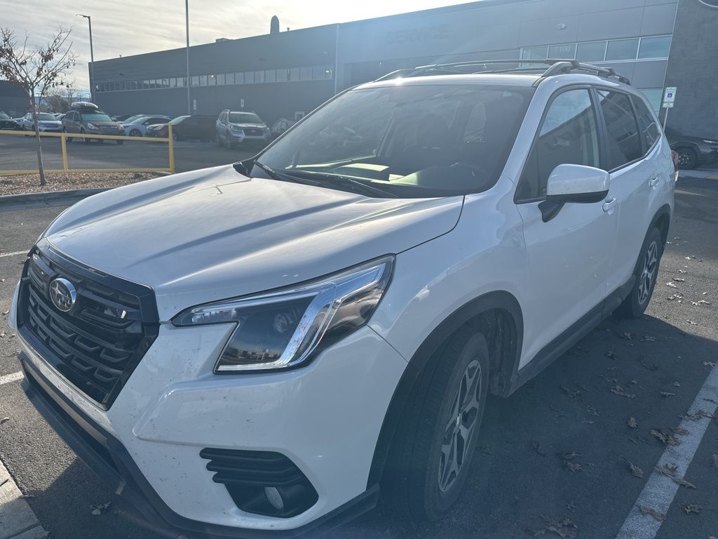 2023 Subaru Forester Premium's photo