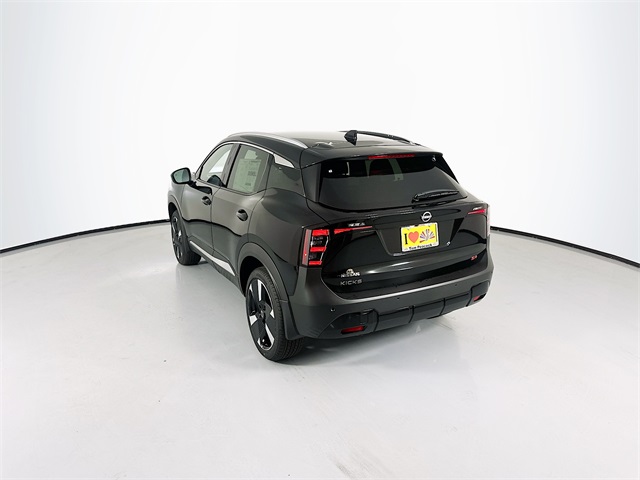2025 Nissan Kicks SR photo 4
