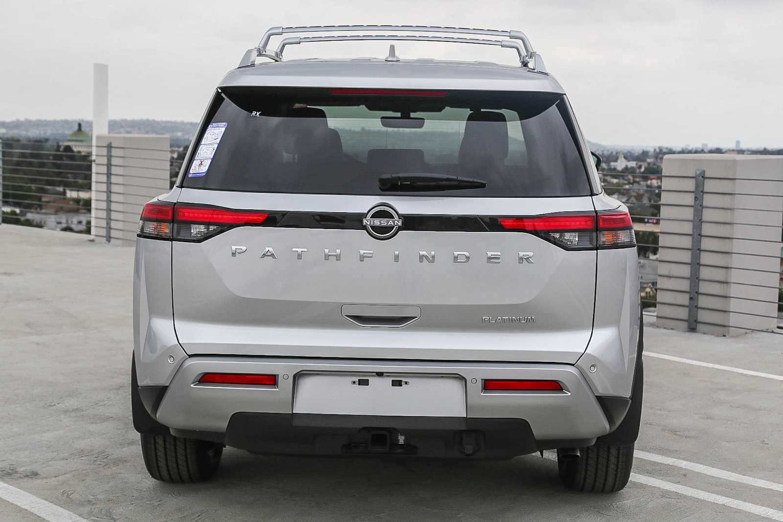 2025 Nissan Pathfinder Platinum photo 3