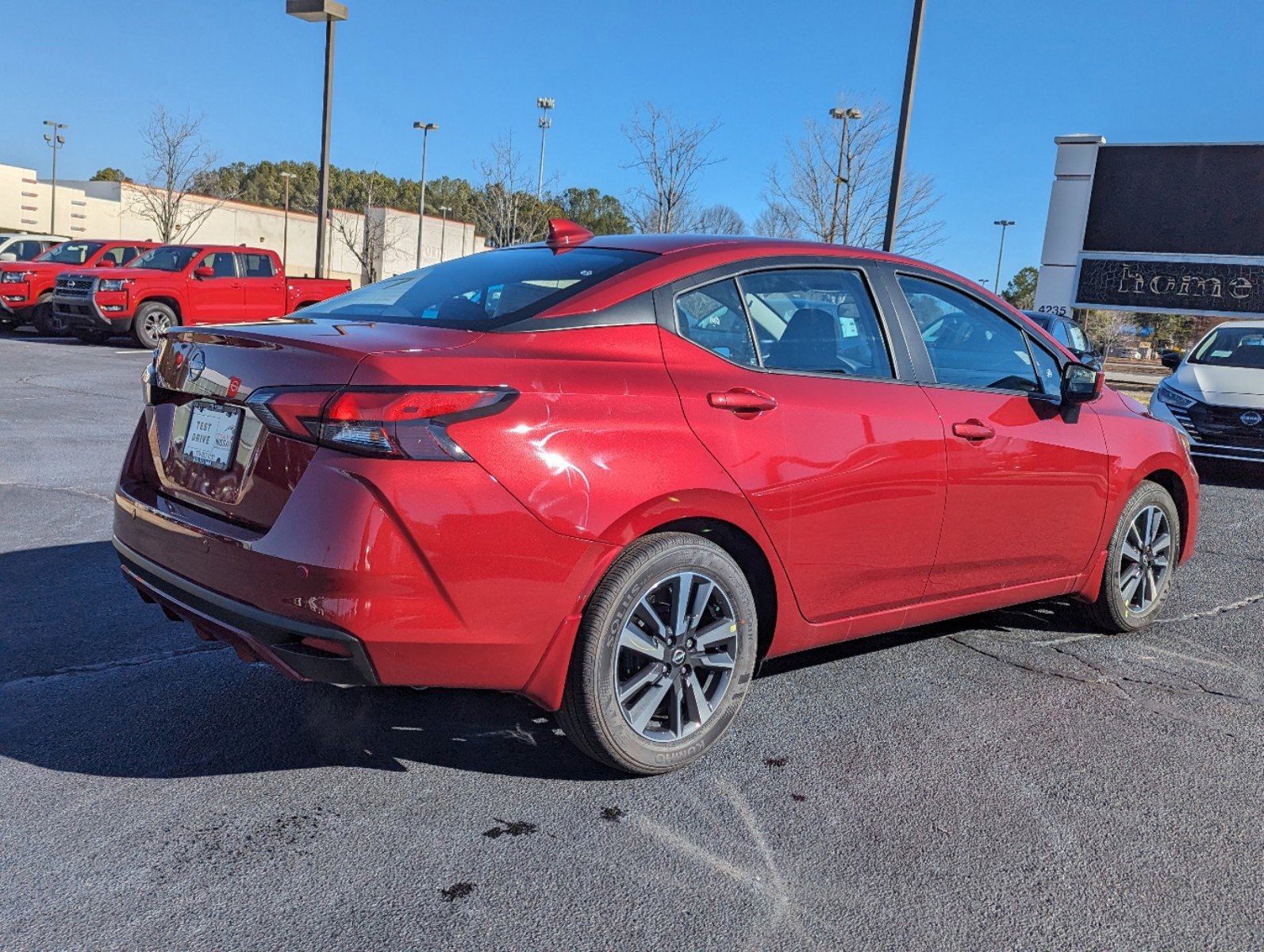 2025 Nissan Versa 1.6 SV photo 3