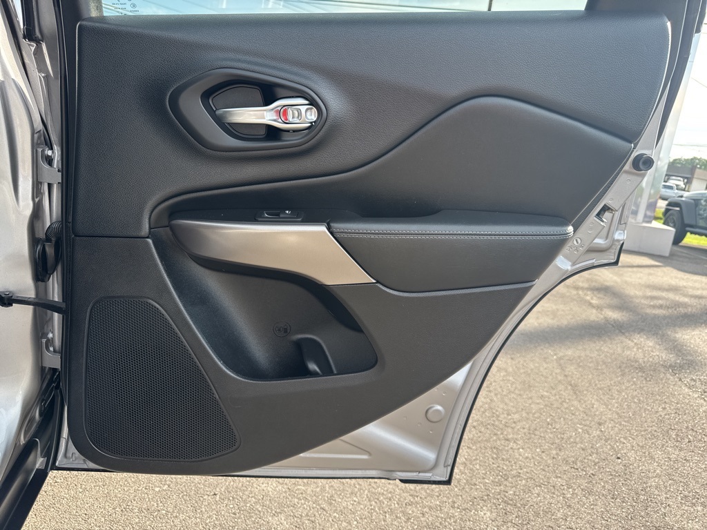 2019 Jeep Cherokee Latitude photo 14
