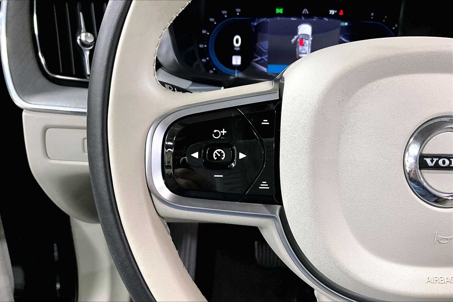 2024 Volvo XC60 Plus photo 23