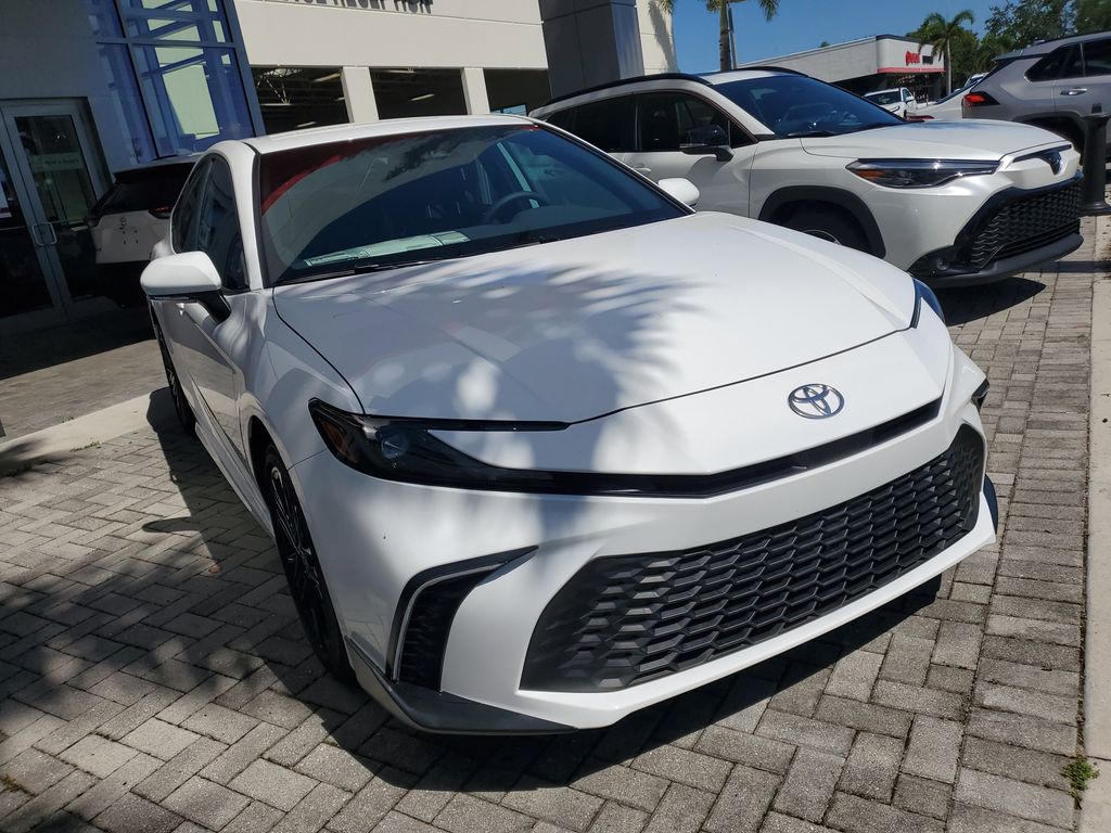 2025 Toyota Camry SE photo 3