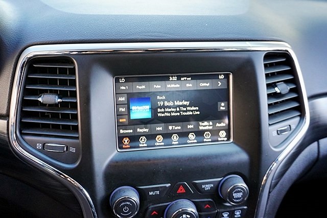 Used 2021 White Jeep Laredo E image 23