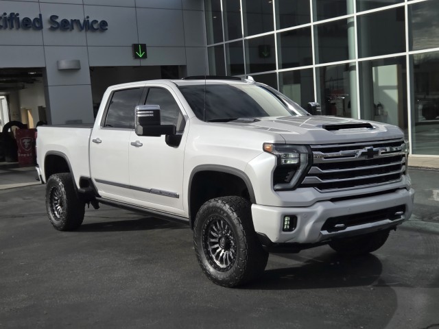 2024 Chevrolet Silverado 3500HD High Country photo 3