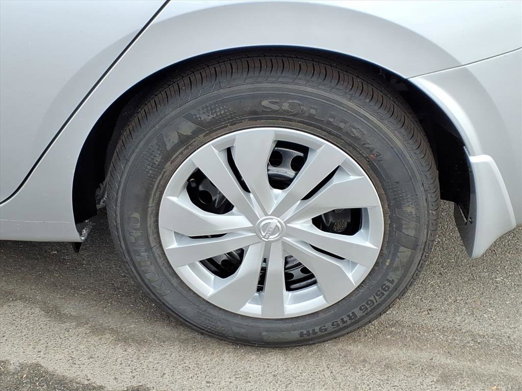 2025 Nissan Versa S photo 4