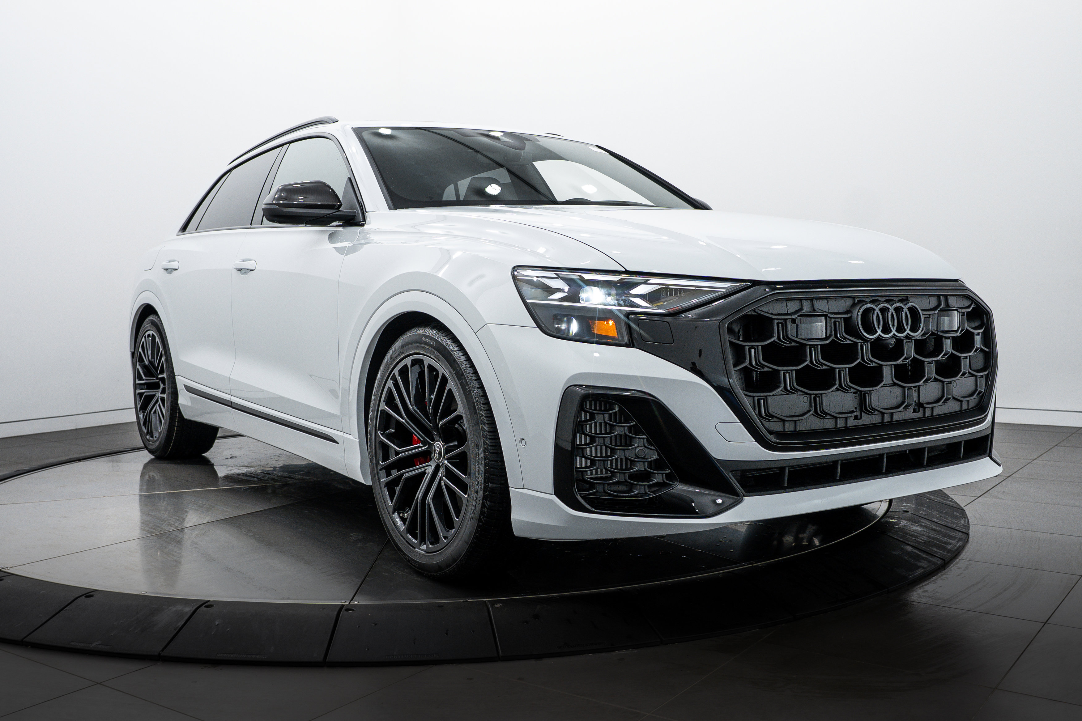 2026 Audi SQ8 Prestige's photo