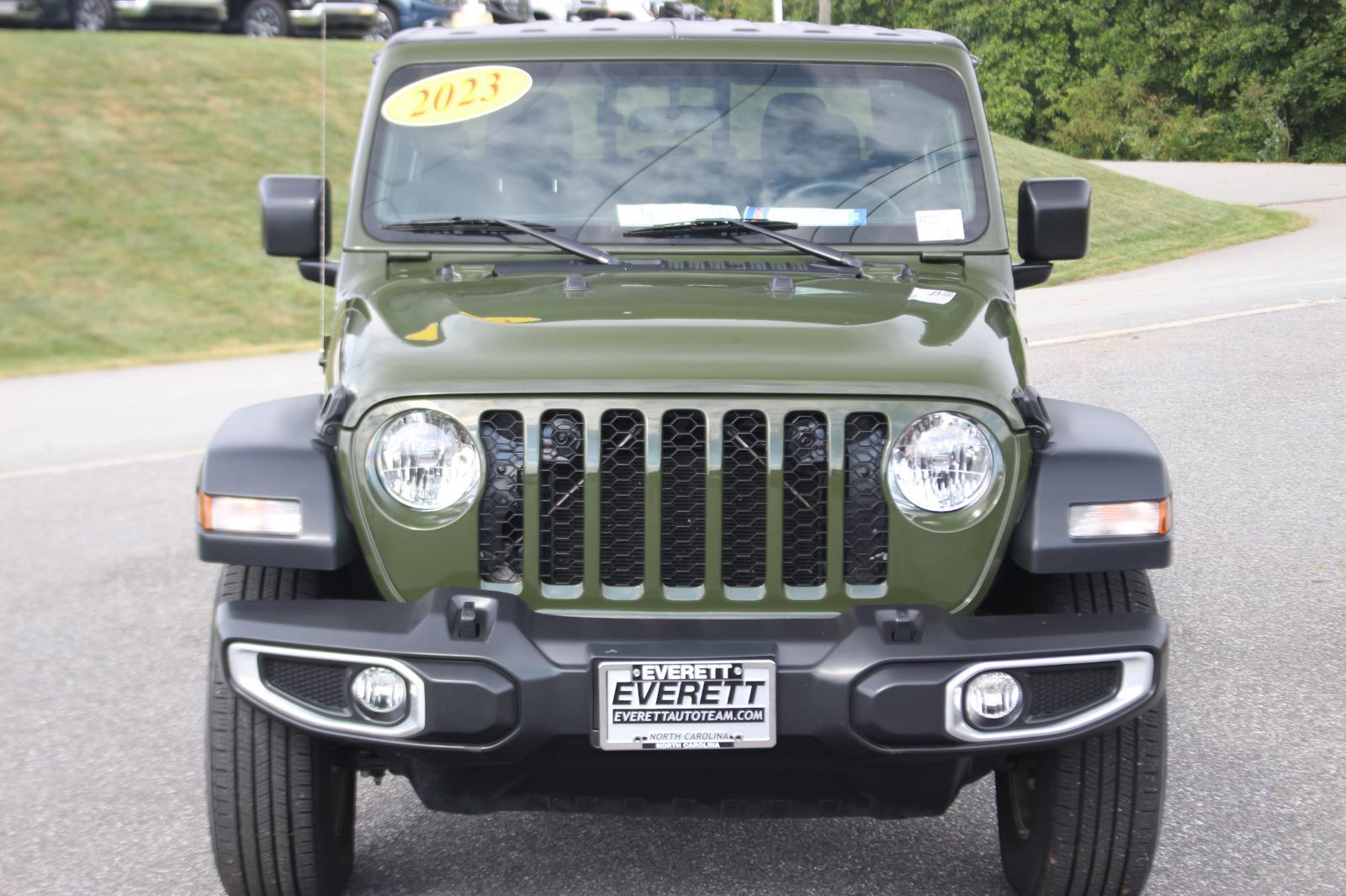 2023 Jeep Gladiator Sport S photo 2