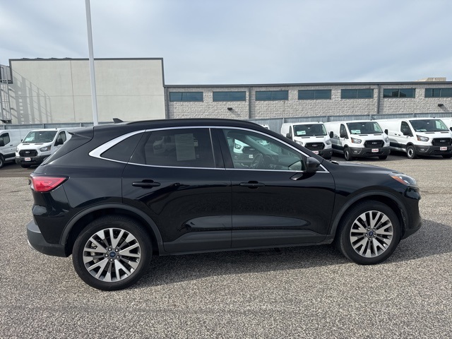 2022 Ford Escape Titanium photo 2