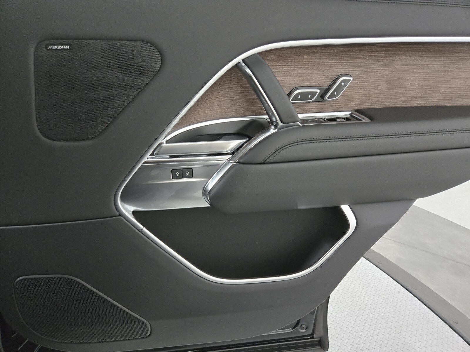 2025 Land Rover Range Rover SE photo 17
