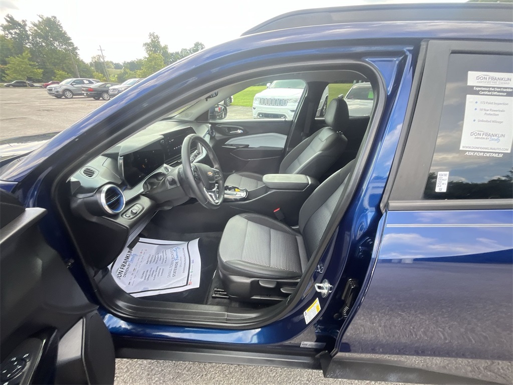 2024 Chevrolet Trax LT photo 11