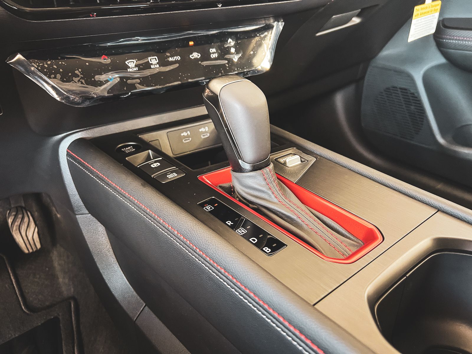 2026 Nissan Kicks SR photo 17