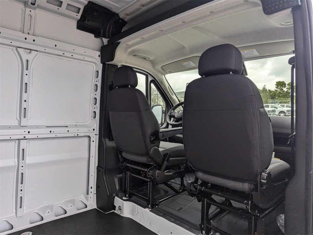 2025 Ram 1500 Tradesman photo 9