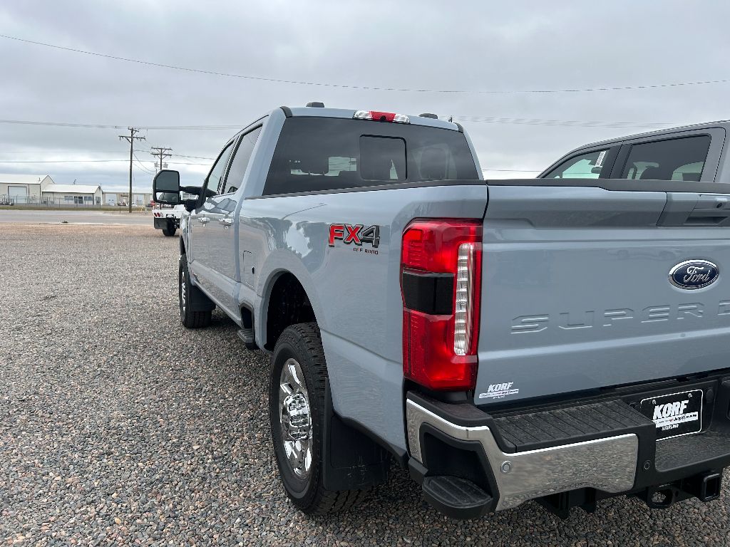 2026 Ford F-350 Lariat photo 3